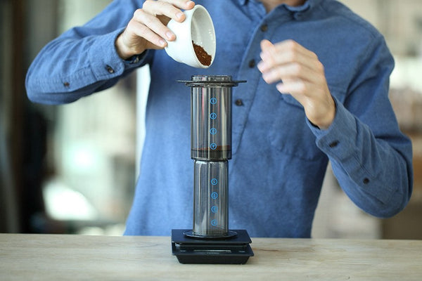 AEROPRESS  Kaffee befreit von den Zwängen der Schwerkraft - Coffee Pirates
