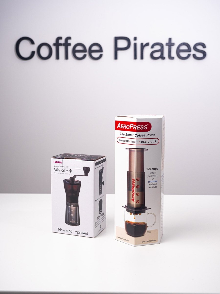 AeroPress & Hario Handmühle im Set - Coffee Pirates
