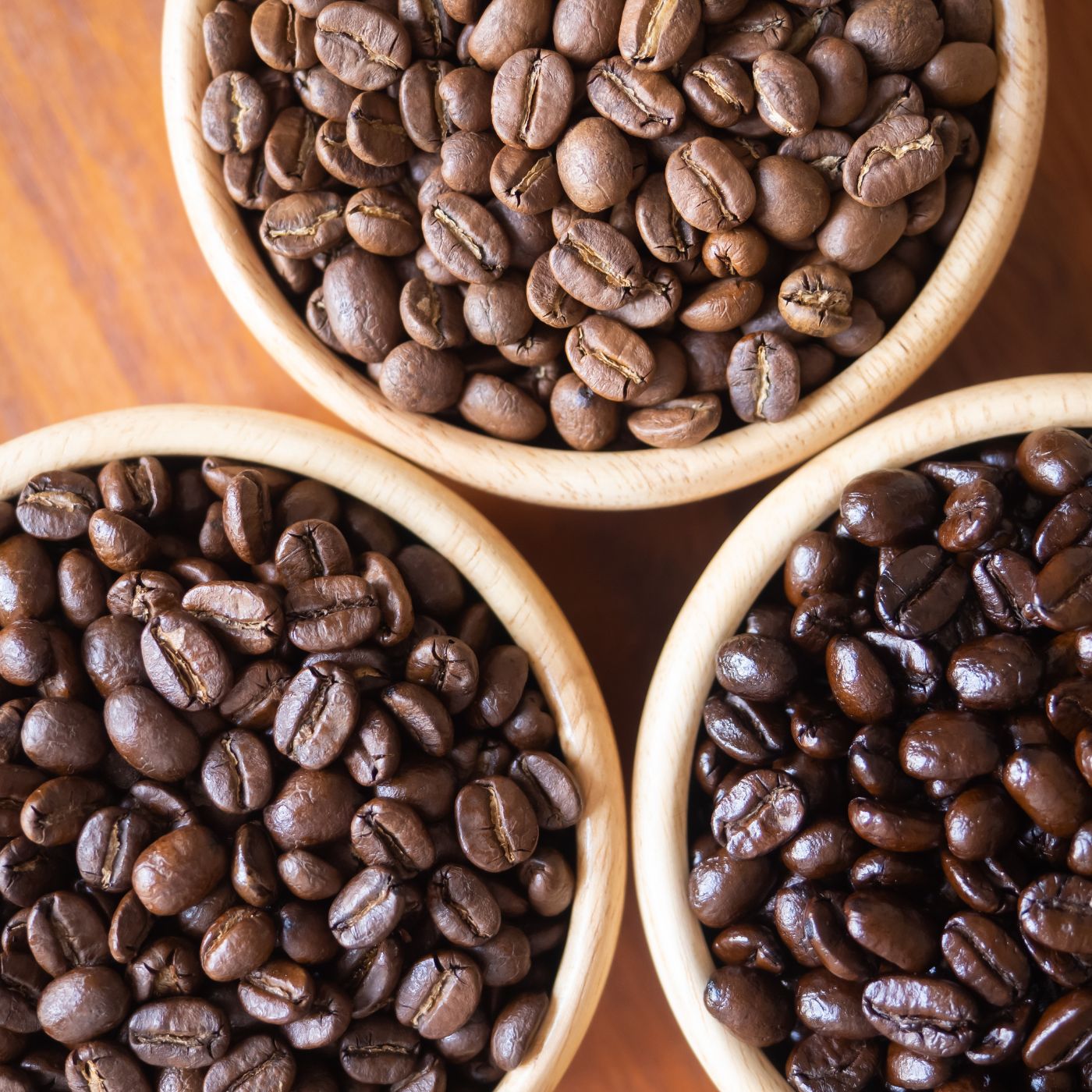 drei Röststufen Kaffeebohnen hell, medium dark roast