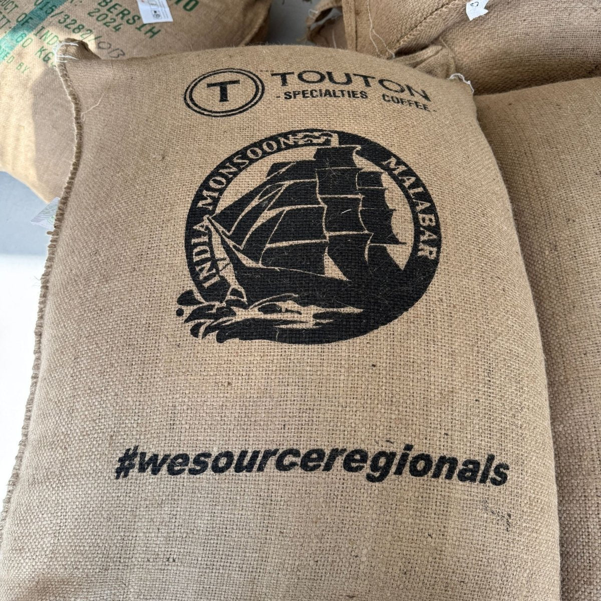 Indien Monsooned Malabar – 100% Arabica aus Karnataka mit einzigartigem Geschmack 🌱 - Coffee Pirates