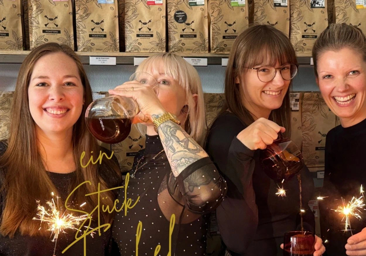 Mädels Team Coffee Pirates feiert Silvester