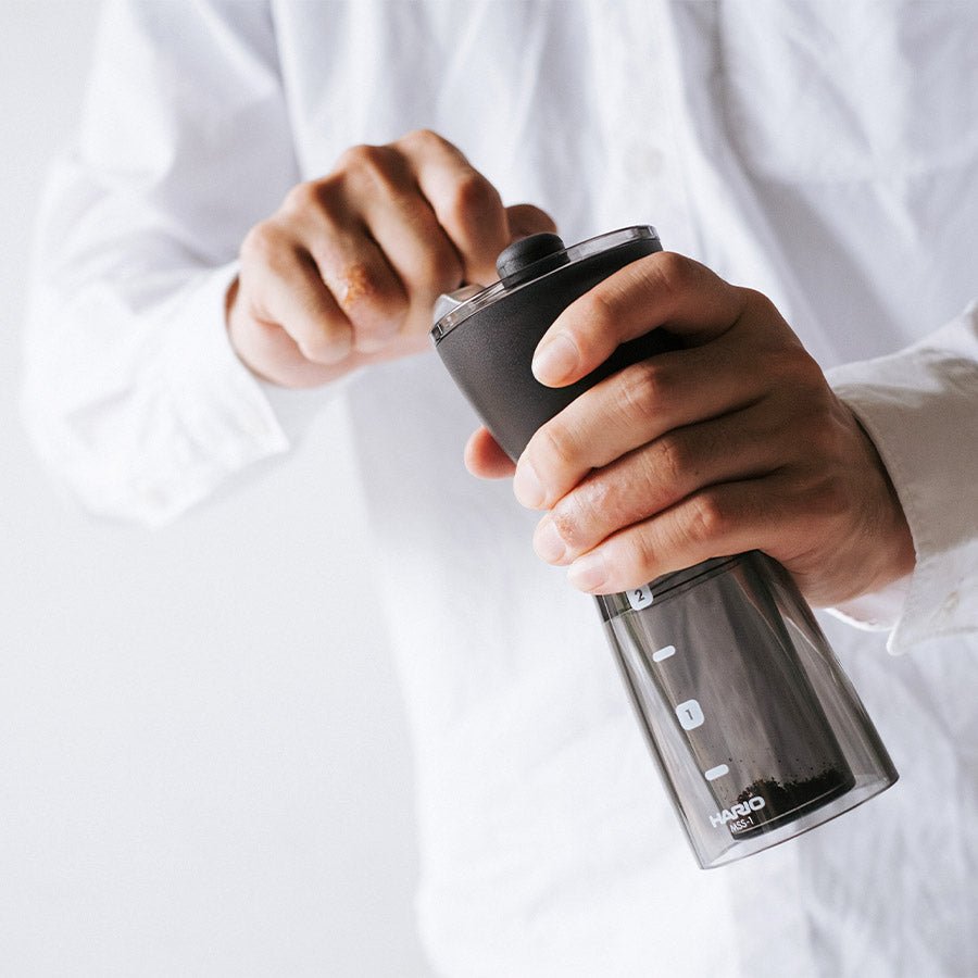 Hario Ceramic Coffee Mill Mini-Slim Plus Kaffeemühle - Coffee Pirates