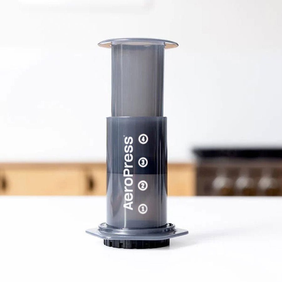 Aerobie AeroPress Kaffee-Zubereiter inkl. 100 Filtern - Coffee Pirates