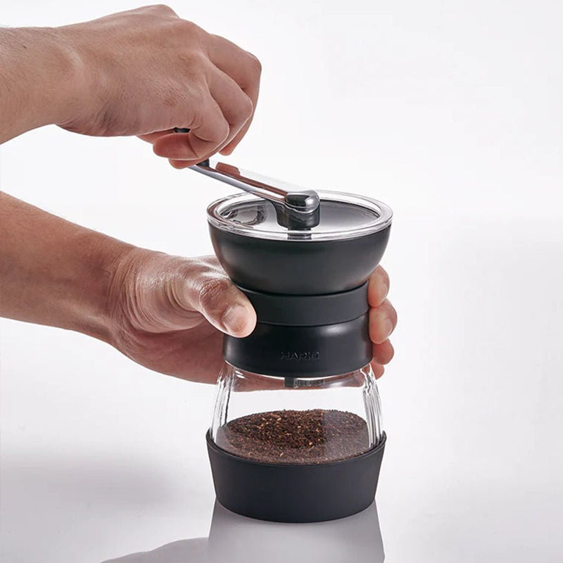 Hario Hand-Kaffeemühle | 4 Tassen | Keramik-Mahlwerk | Ceramic Coffee Mill Skerton PRO - Coffee Pirates