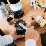 Hario Hand-Kaffeemühle | 4 Tassen | Keramik-Mahlwerk | Ceramic Coffee Mill Skerton PRO - Coffee Pirates
